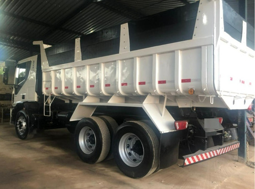 Imagem 4 de 5 de Caminhão Caçamba Iveco Tector 240e25s Ano 2011, Truck