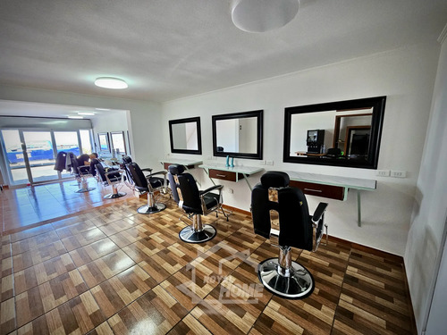 Local Comercial Acondicionado Para Peluquería Equipada