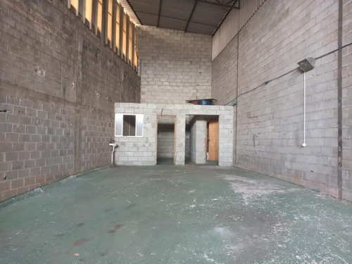 Galpão Para Alugar, 250 M² Por R$ 3.200,00/mês - Tremembe - São Paulo/sp - Ga0222