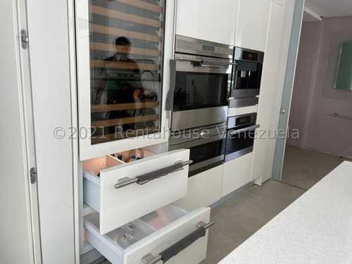 Espectacular Y Lujoso Apartamento Amoblado En Las Mercedes. #25-4805