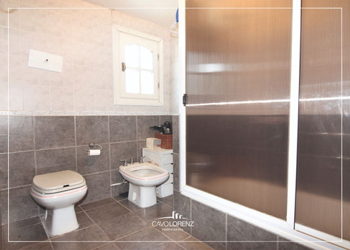 Colina De Peralta Ramos- Espléndido Chalet 5 Ambientes C/cochera