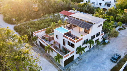2 Casas Por El Precio De Una! Villa De 7 Recamaras Con 2 Albercas Lock-off Amueblada