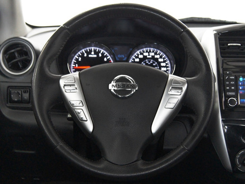 Imagen 10 de 15 de Nissan Versa Exclusive 2018 Blanco