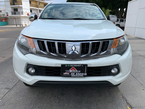 Mitsubishi L200 2.4 Cabina Doble 4x2 Mt
