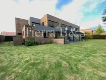 Comprar Espectacular Casa De Ensueño, San Simón, En Terreno De 1.400 M2 Con Reserva Forestal, Diseño Exquisito Y Amenidades Únicas Por $2.995 Millones
