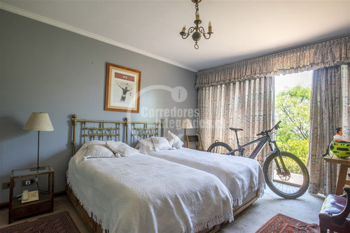 Casa En Venta De 6 Dorm. En Las Condes