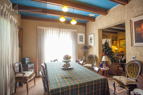 Casa En Tranquilo Barrio De Ñuñoa 6dorm 4bañ Y 2estc