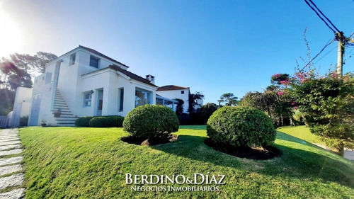 Espectacular Residencia En La Barra Con Vista Al Mar- Ref: 851