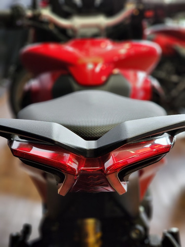 Imagen 12 de 25 de Moto Mv Agusta Turismo Veloce Rosso 800