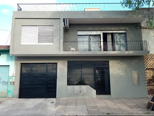 Casa En Venta - 3 Dormitorios 3 Baños 3 Cocheras - 300mts2 - Villa Ballester