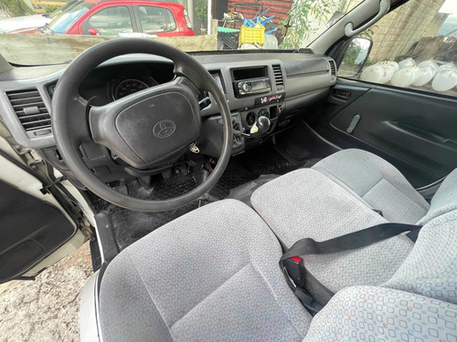 Imagen 10 de 11 de Toyota Hiace 2008 2.7 Van Larga Mt