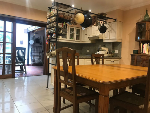 Imagen 2 de 25 de Casa En Lote Propio, Pb + 2 Pisos - Chalet Cochera