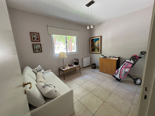 Casa 4 Habitaciones En Venta En Barrio Dalvian