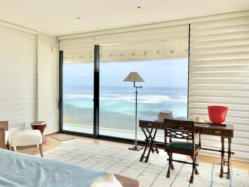Maravillosa Y Fina Casa En Primera Línea En Venta