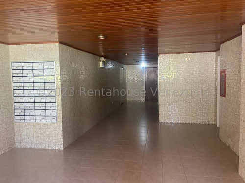 Apartamento En Alquiler, Urb. La Alameda