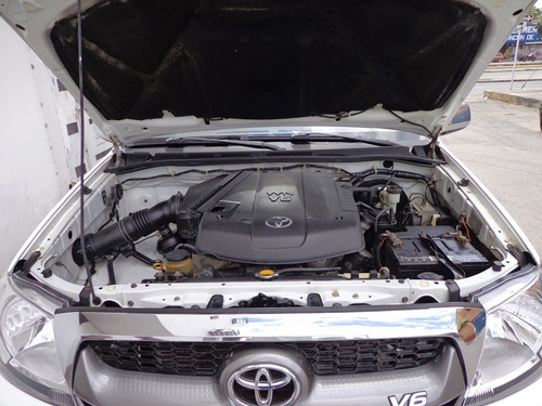 Imagen 8 de 9 de Toyota Hilux Kavak 2011 V6 4x4 Automático