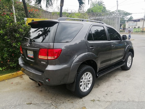 Toyota Fortuner Sr5 4x2