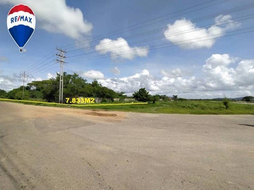 Se Vende Terreno De 7.833 M2 En Plena Carretera Nacional Moron Coro Sector Par Vial Excelente Oportunidad De Inversion