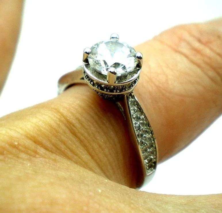 Anillo Solitario De Plata 925 Zafiros Blancos Compromiso