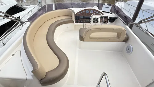 Genesis 390-mod 2000 Cummins 330hp-3 Cam 2 Baños-bow