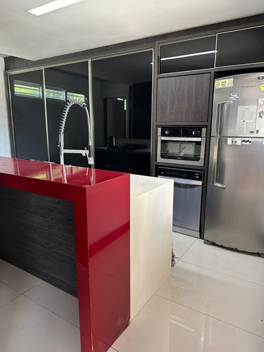 Casa Alto Padrão Com 3 Dormitórios E 1 Suíte Próximo Ao Centro De Criciúma