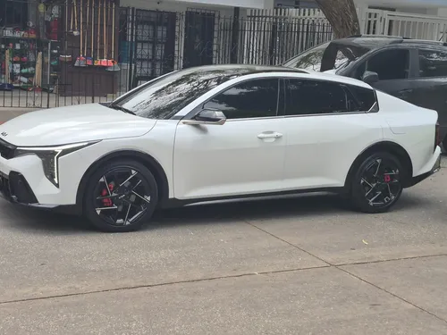 Kia K4 Gt Line Color Blanco Único Dueño.