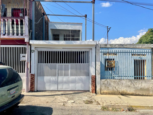 Casa En Venta En El Oeste De Barquisimeto Cod: 25-16698 Jpg