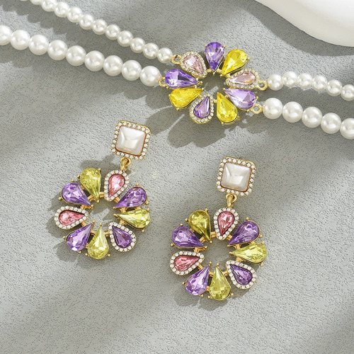 Conjunto De Collar Y Pendientes Con Diseño Floral