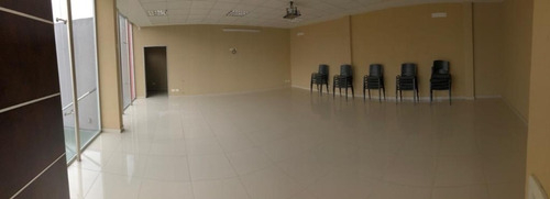 Imagen 13 de 20 de Galpon Con Oficinas Y Vestuarios