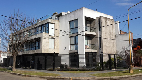 Entrada Independiente, Jardín En Esquina, Estar Comedor, Cocina, Dos Dormitorios, Equipado