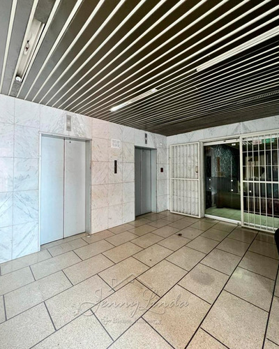 Venta Oficina Edificio Centro Plaza Urb. Calicanto Maracay Aragua
