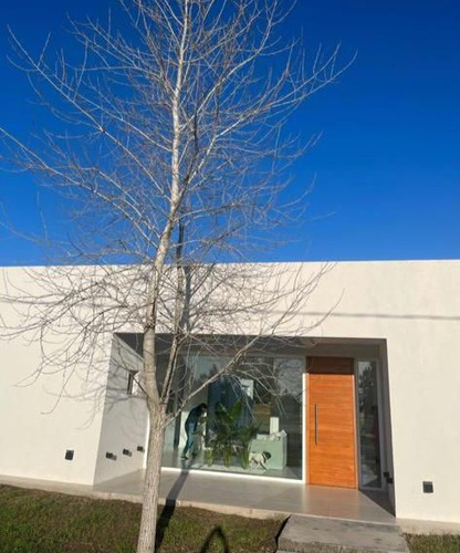 Casa En Venta De 3 Dormitorios C/ Cochera En Fincas De San Vicente Golf