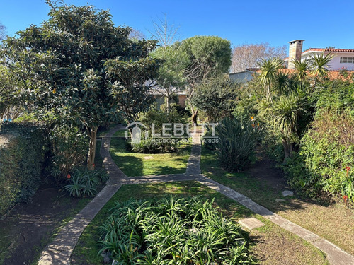 Venta Casa 4 Dormitorios 3 Baños. Próxima Servicios. Garaje Terreno 600 M2 Malvin