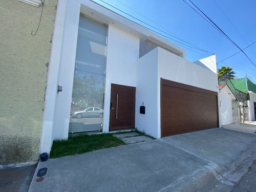 Casa Moderna En Venta Con Jardín En Valle De San Javier, Pachuca, Hidalgo