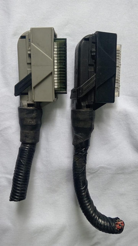 Computadora De Motor De Chevy Para C2 Con Conectores (Usado)