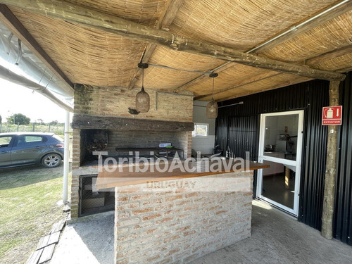 Imagen 8 de 17 de Excelente Local/salón De Eventos Sobre Amplio Terreno Parquizado- Colonia