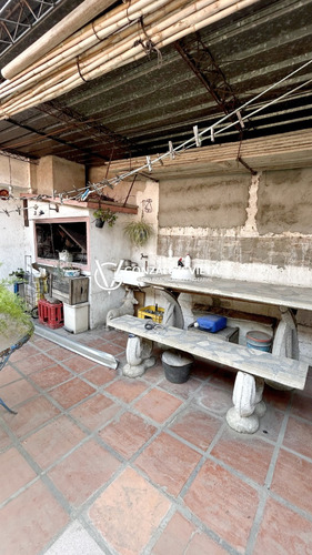 Padrón Con Dos Casas Independientes A Media Cuadra De Avenida En Venta Piedras Blancas