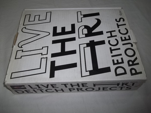 Livro - Live The Art Deitch Projects - Jeffrey Deitch Outlet