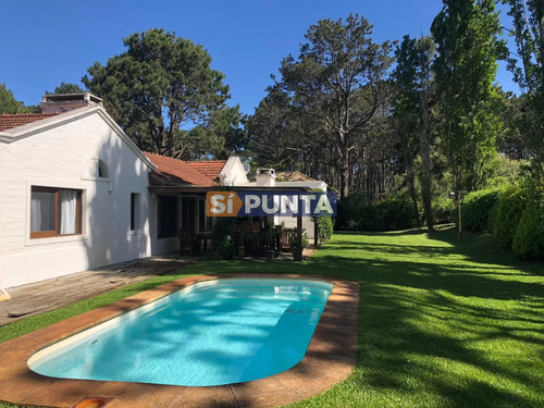 Casa En Laguna Blanca, Muy Buenas Comodidades, Seguridad.ref: 6080