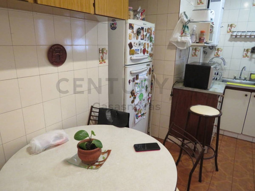 Imagen 16 de 21 de Departamento 4 Ambientes Al Frente Con Balcon 2° Por Escalera