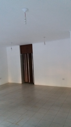 Av. Poeta Lugones 34 - Dueño Alquila Local De Casi 50 Mts Propios - Sin Comisión Inmobiliaria