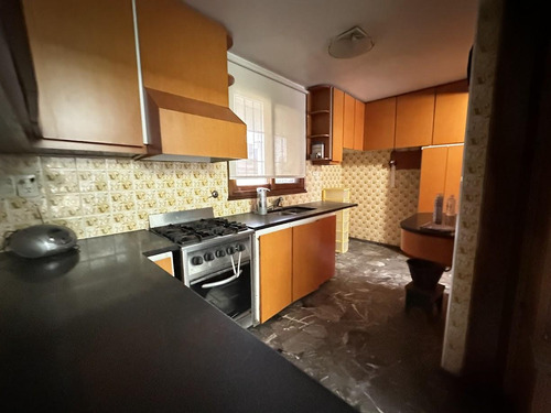 Chalet Sobre 2 Lotes, 4 Ambientes, Pileta, Quincho