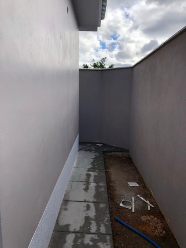 Imagem 13 de 17 de Ótima Casa Linear, De 03 Quartos, Sendo 01 Suíte, Sala Ampla Em Dois Ambientes, 01 Banheiro Social, Cozinha, Área De Serviço, E 02 Vagas De Garagens. - 863 - 69399334