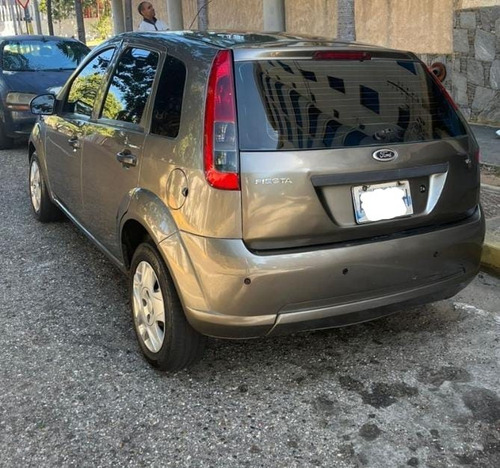 Imagen 4 de 9 de Ford Fiesta Sincronico
