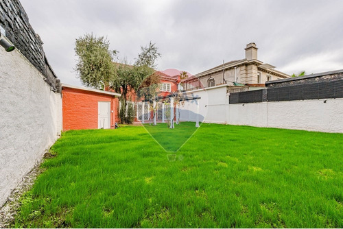Casa Con Uso Habitacional Y Comercial En Ñuñoa