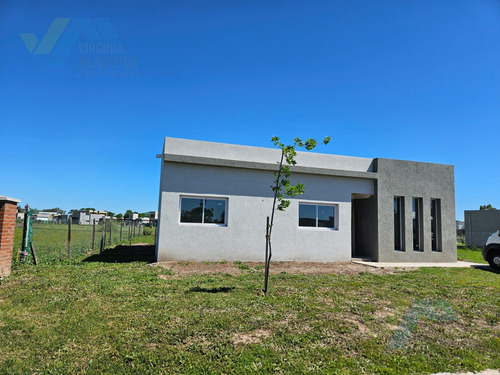 Casa En Venta 4 Ambientes En Santa Lucia - Pilar Del Este