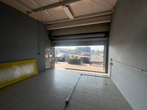 Local En Arriendo En Strip Center. Colina