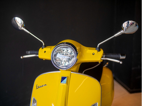 Vespa Gts 300 Super 2023 Amarilla Entrega Hoy
