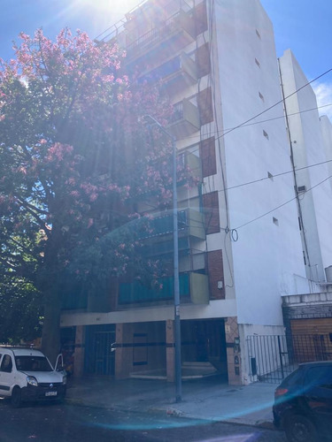 Departamento 3 Ambientes Con Balcon En Liniers, Excelente Estado.