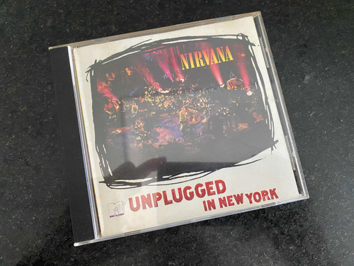 Kurt Cobain (neca)+cd Nirvana Unplugged Mtv (action Figure) (Usado)